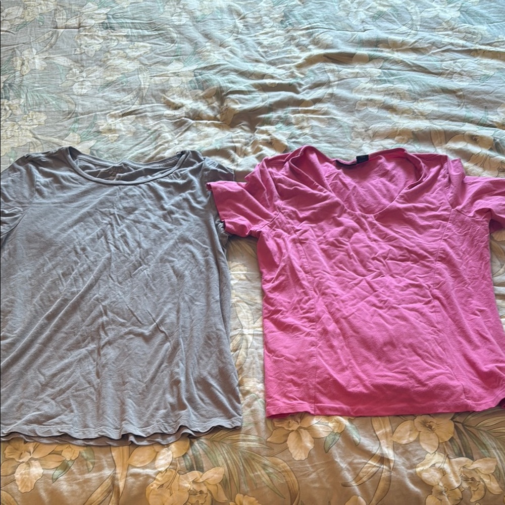 ❤️ 6 for 20 ❤️H&M Pink and Gray Short Sleeve Tees Casual Collection